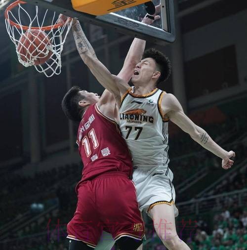 贡献本场最佳配合 三传两递双手暴扣